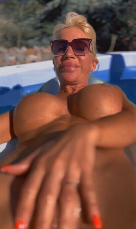 Tiffany Rousso ホットなポルノスター 写真