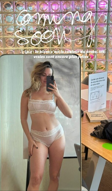 Louise Aubery 無料のスター 写真