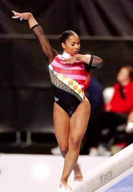 アジア人 JOI オンリーファンズ ホットヌード 画像