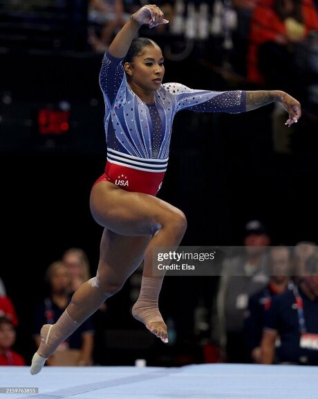 セクシーなブルネットのオンリーファンズ 無料セックス ギャラリー