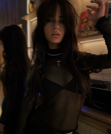 ぽっちゃりティーンオンリーファンズ アートヌード 画像