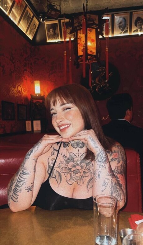 Cassidie Cottone アート女優 画像