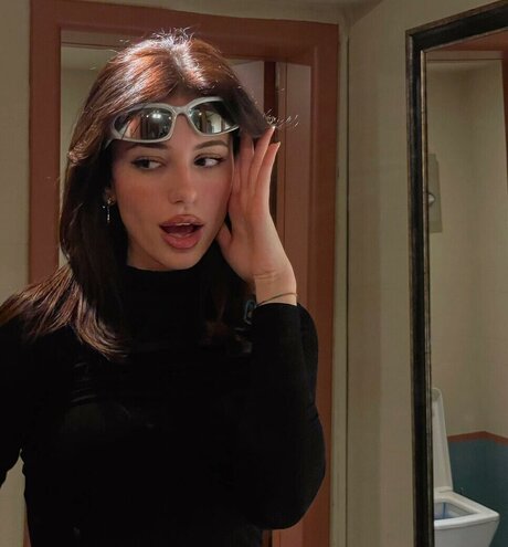 ebrarkrbkn ポルノスター エロティック 写真