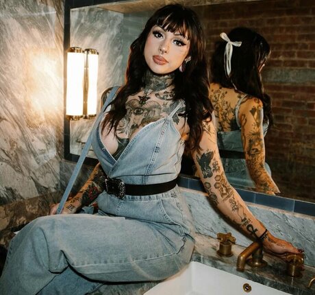 yourlilangeldoll ポルノスター 裸 写真