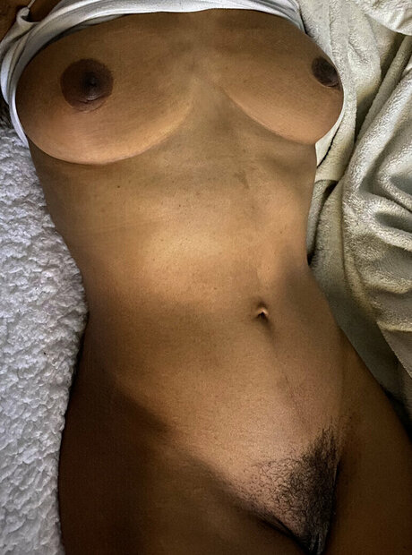 熟女のおっぱいオンリーファンズ ホット 写真