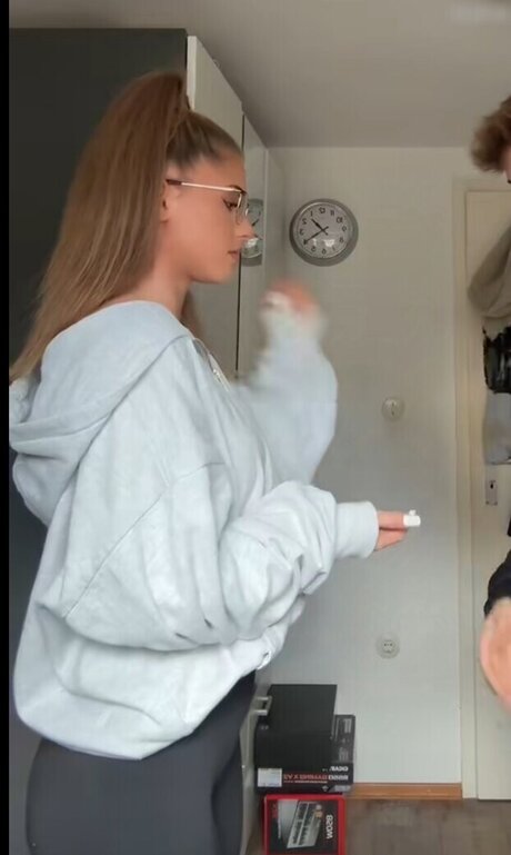 曲線美のブロンドオンリーファンズ ホットセックス ギャラリー