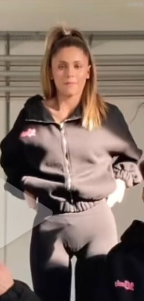 小柄な足オンリーファンズ ポルノ ギャラリー