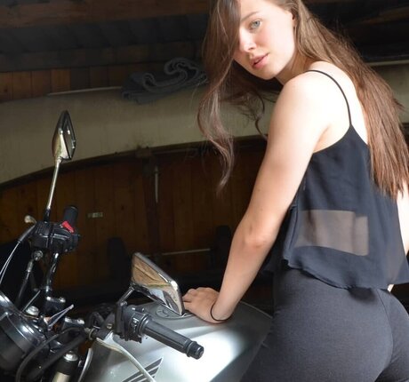 ティーンランジェリーオンリーファンズ ポルノ 画像