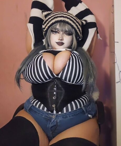 Bigtiddyash 美しいモデル 写真