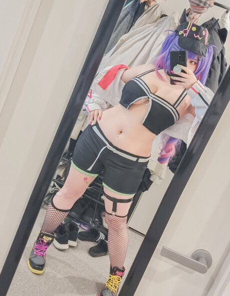 asmr 足 オンリーファンズ エロチック 写真