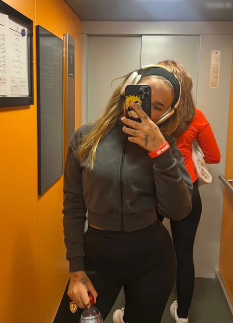 Loredana Zefi アートモデル ギャラリー