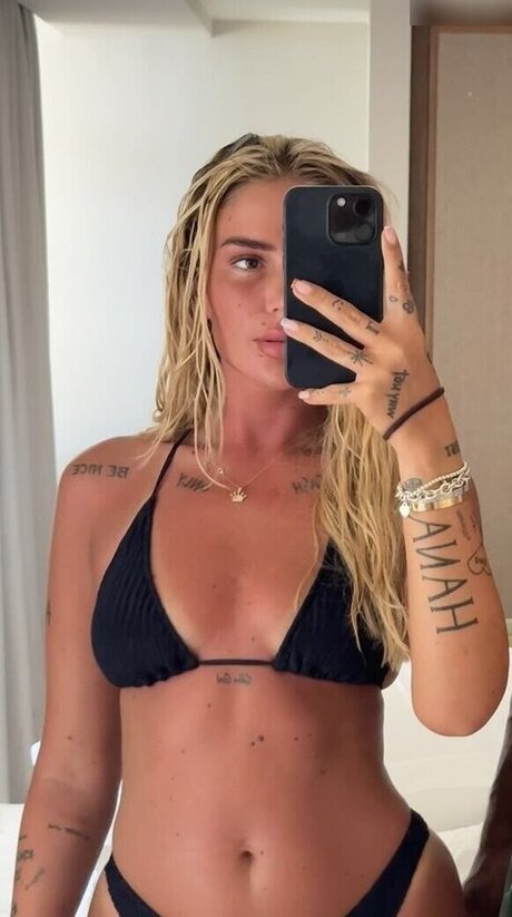 Loredana Zefi 写真集