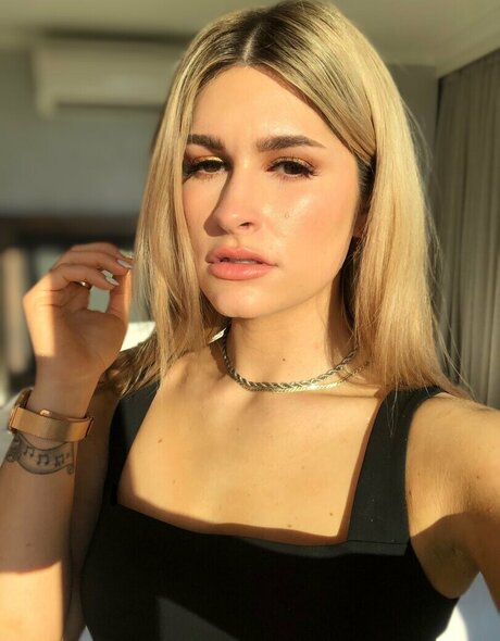 Courtney LaPlante 素敵なモデル アーカイブ