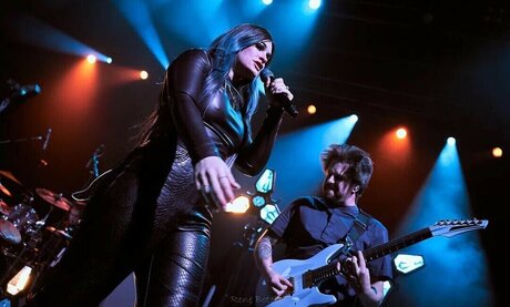 Courtney LaPlante ヌードスター 写真