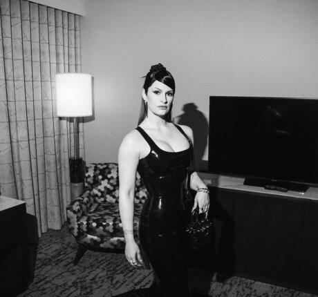 Courtney LaPlante セクシーなポルノスター ギャラリー