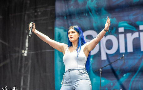 巨乳で痩せているオンリーファンズ 無料ポルノ 画像