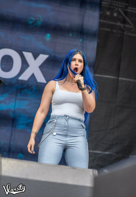 ティックトックスター オンリーファンズ ポルノ ギャラリー