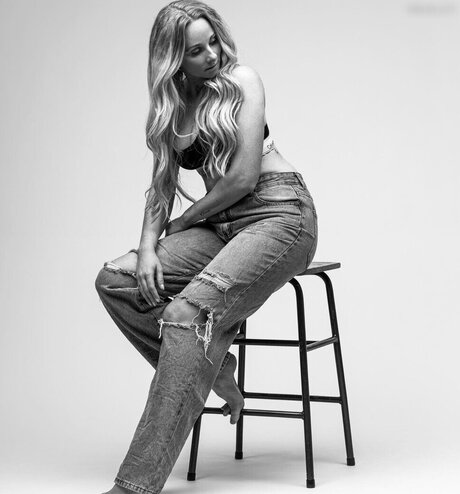 Jacqueline Sparrow ヌードスター 写真