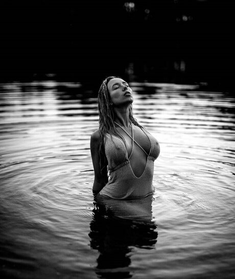 最もホットなティーンオンリーファン 無料ポルノ 写真