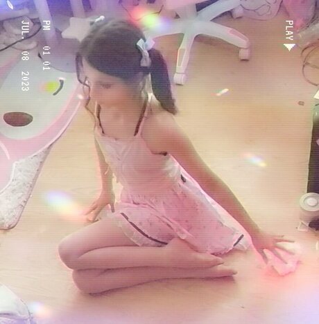 Ariel Harris 裸のスター 写真