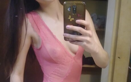 Ariel Harris 独占スター 画像