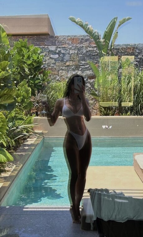 Merve zkan ヌードモデル 写真