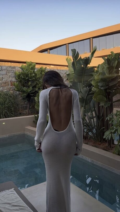 Merve zkan ポルノスター トップ 画像