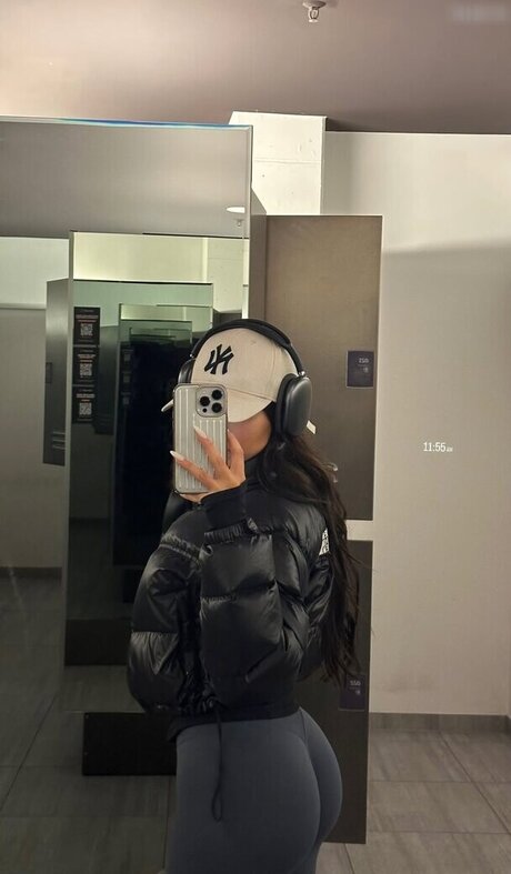 Merve zkan HDモデル 画像