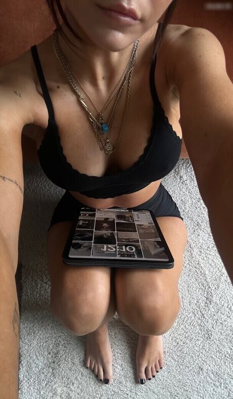 Merve zkan セクシーなスター 写真