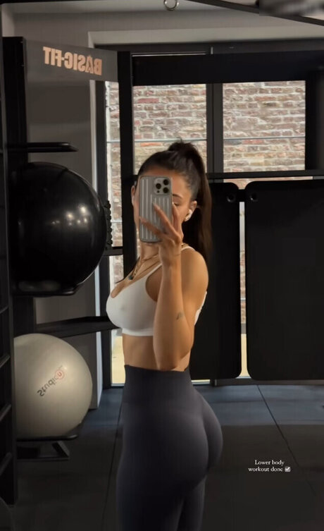 Merve zkan ポルノ女優 ギャラリー