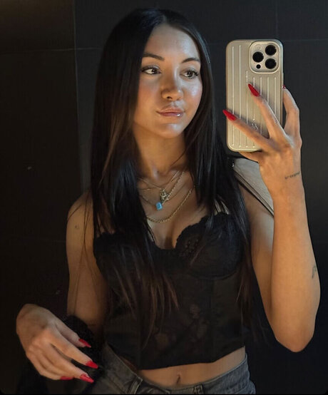 Merve zkan 高品質女優 写真