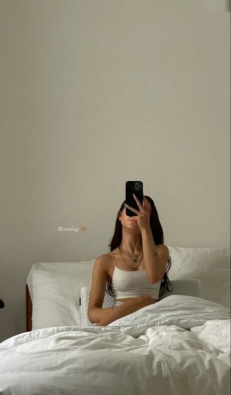 レズビアン乱交オンリーファンズ ヌード 写真