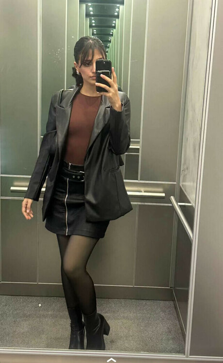 屋外ヌードオンリーファンズ エロ ギャラリー