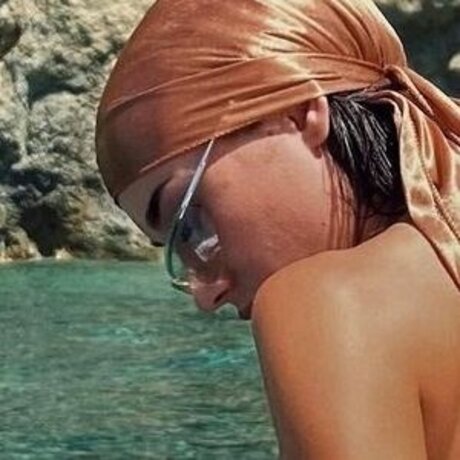 痩せたブロンドのオンリーファンズ セクシーヌード 写真