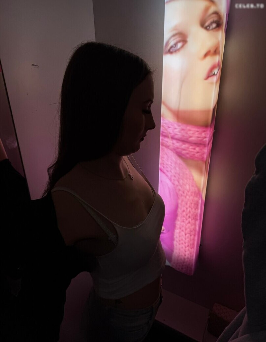 曲線美のブロンドオンリーファンズ ポルノ 画像