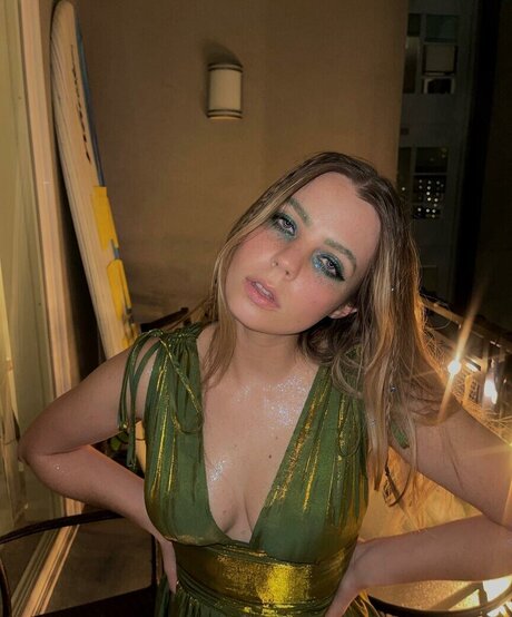 Maya Jenson ヌードスター ギャラリー