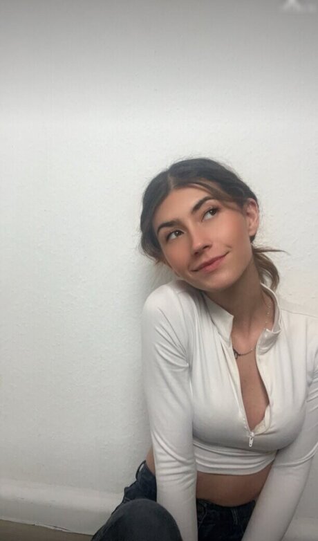 日本の熟女オンリーファンズ アートxxx 画像