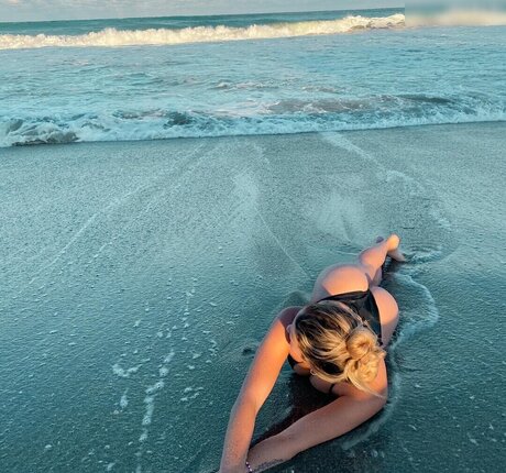 エモな痴女オンリーファンズ 無料 画像
