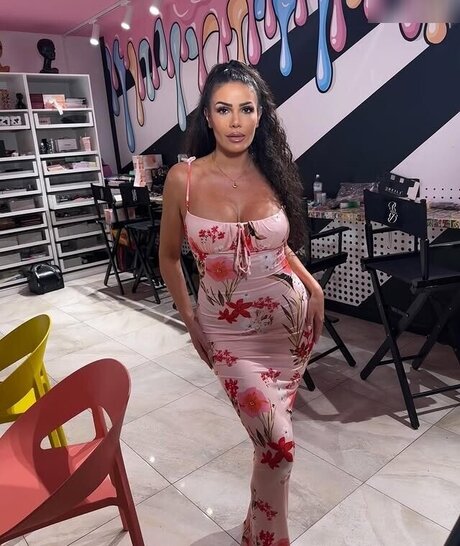 ベビーシッターオンリーファンズ えろた 写真