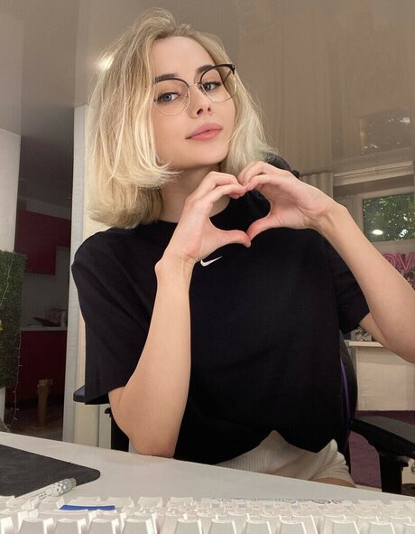 アマチュアセックスオンリーファンズ アートポルノ 画像