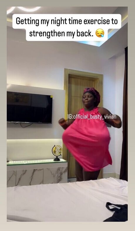 Busty Vivian 完璧なスター ギャラリー