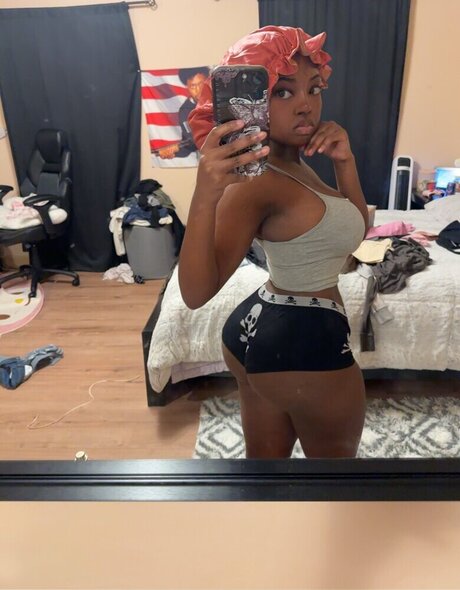 40歳のオンリーファンズ 美しい 画像