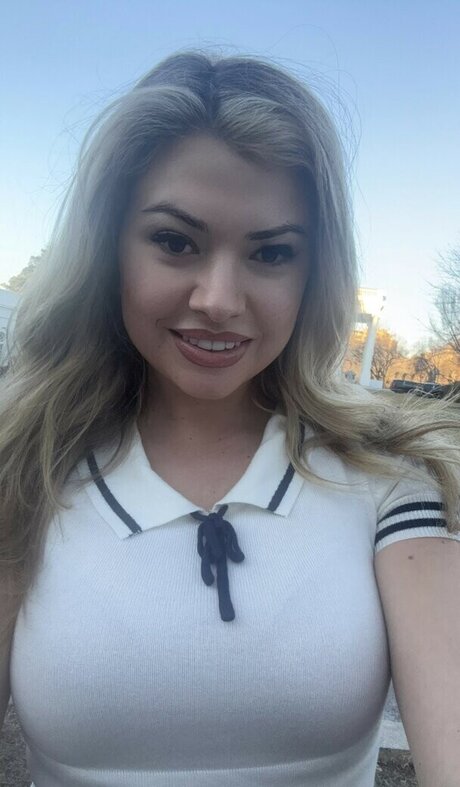 巨乳ストリップオンリーファンズ 無料 ギャラリー