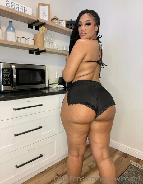 NyNyirene ポルノスター トップ ギャラリー