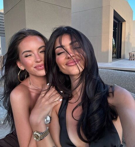 モンスターコックオンリーファンズ セクシー裸 写真