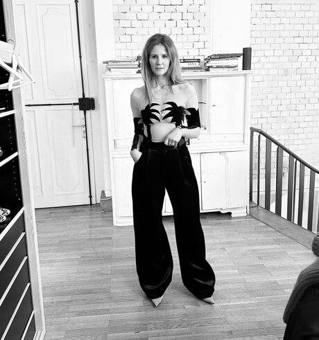 巨乳ストリップオンリーファンズ アートポルノ 写真