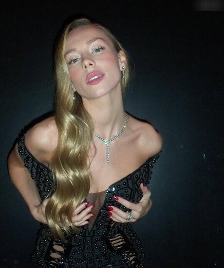 ミラーセルフィーオンリーファンズ アートxxx 写真