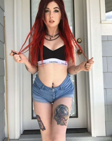 Lizzi Blake ポルノモデル ギャラリー