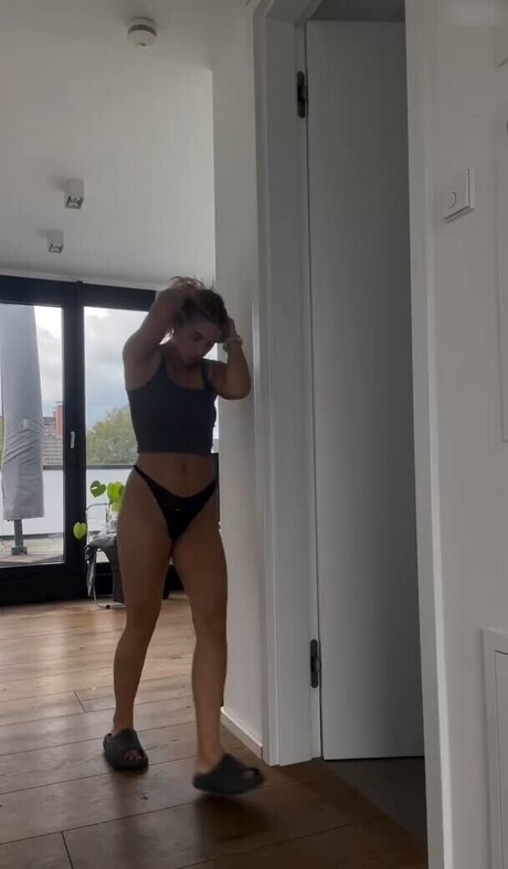 Lea Breuer ホット女優 写真