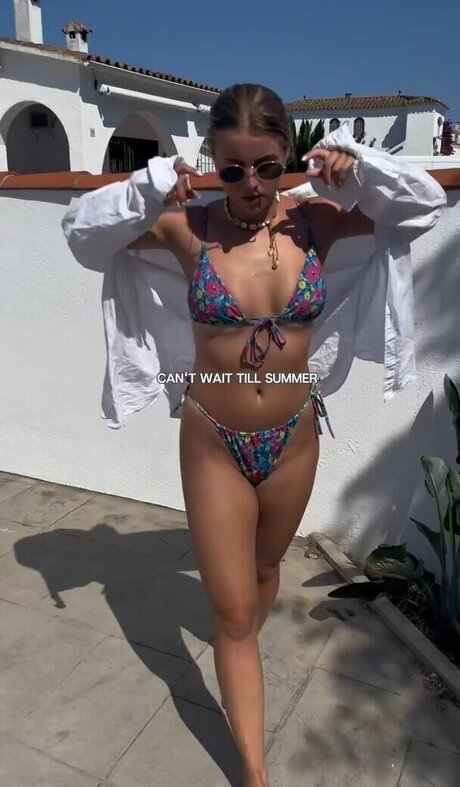 Lea Breuer ヌードモデル アーカイブ